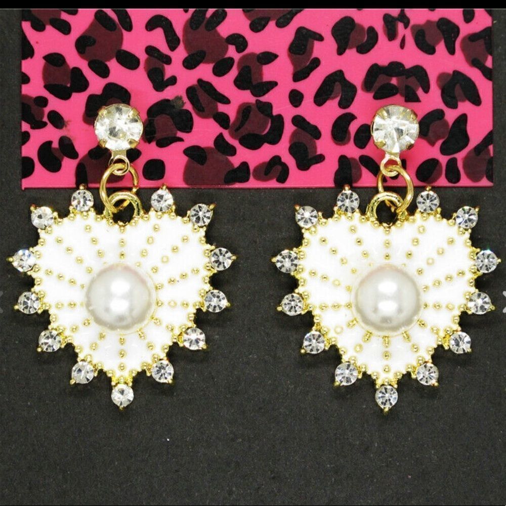 NWT BJ Heart Earrings